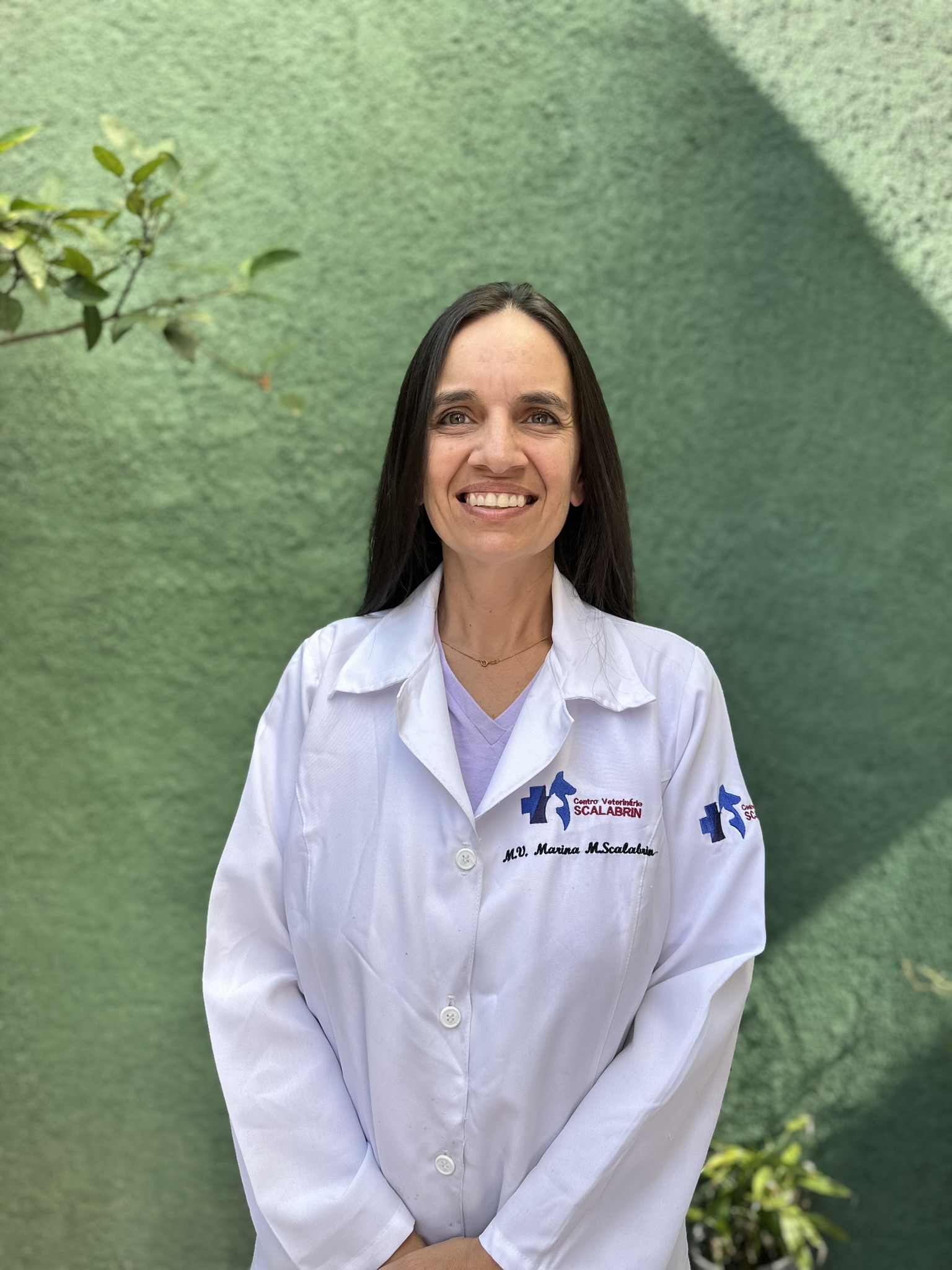Dra. Marina Scalabrin — médica veterinária em Araçariguama CRMV-SP 19.057, fundadora do Centro Veterinário Scalabrin